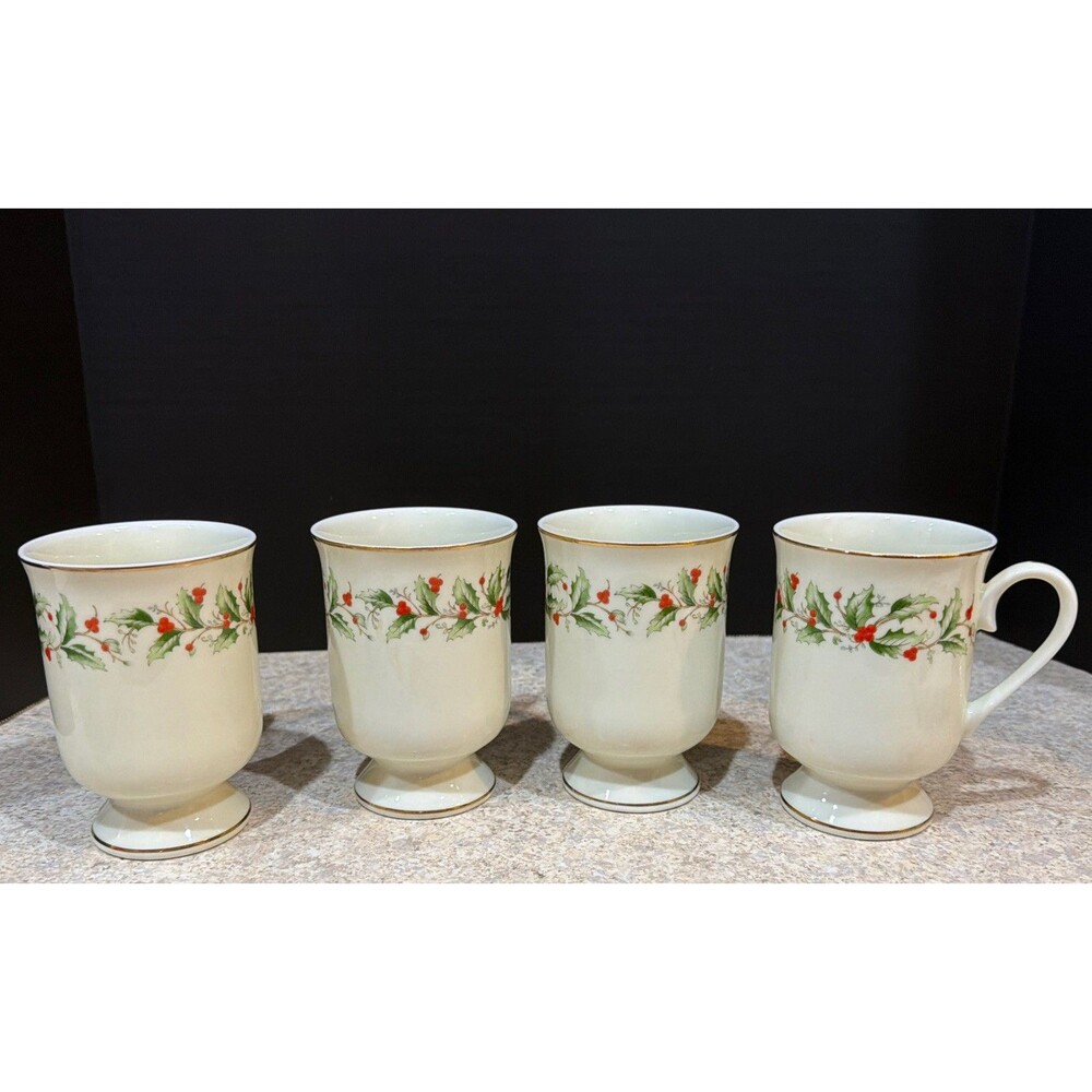 1986 Macy's set of 4 coffee cups Holly & Berries  JAPAN #6283 in original box